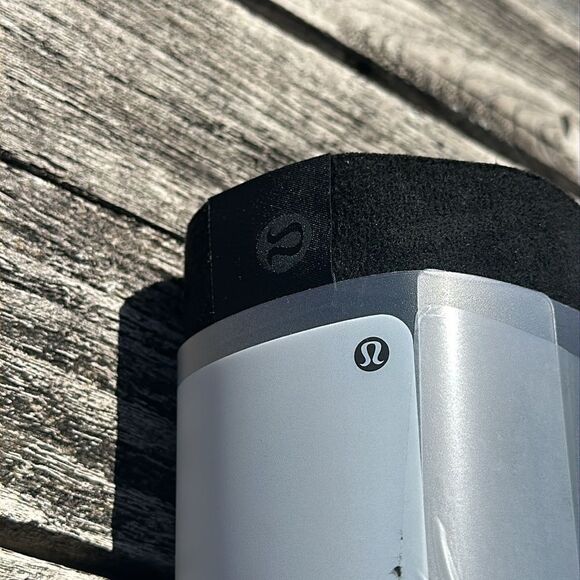 Lululemon The Towel Black NWT yoga - Picture 4 of 4